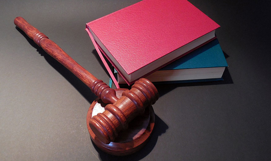 Marteau de président avec 2 livres couverture en cuir.