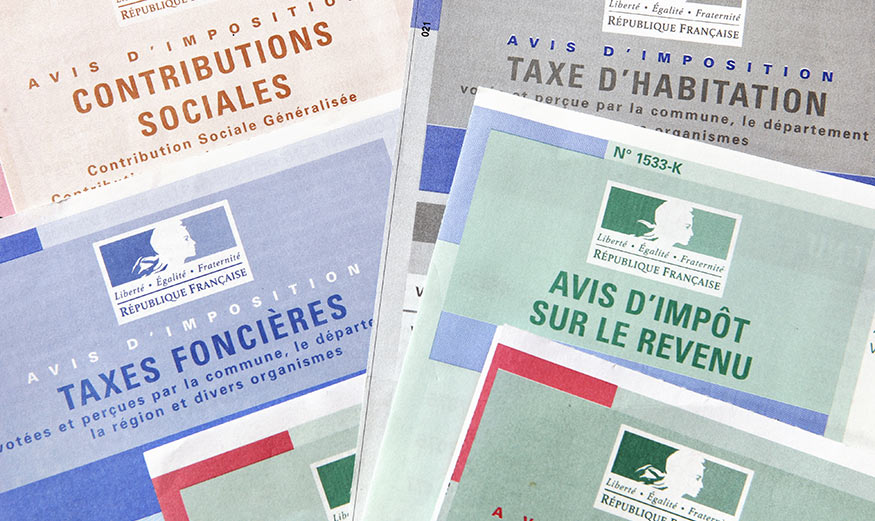 Différents formulaires de déclaration d’impôt de l’Etat français.