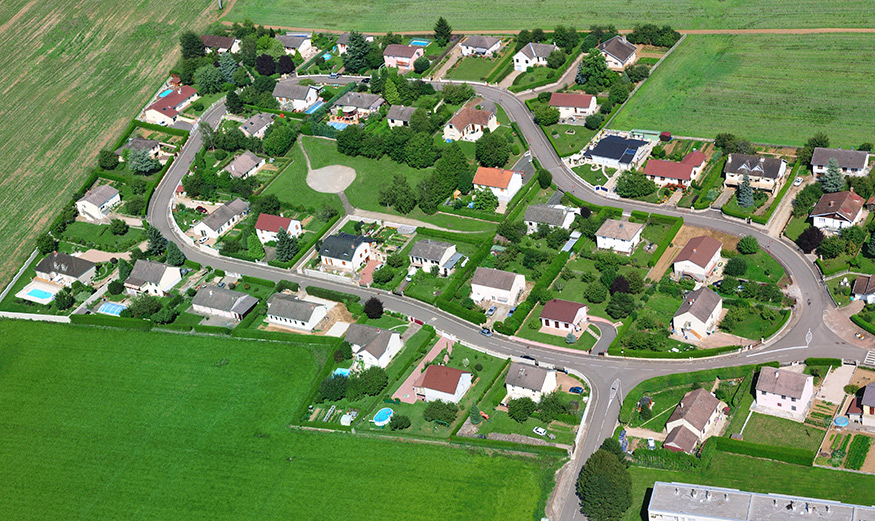 Vue aérienne de maisons dans un lotissement