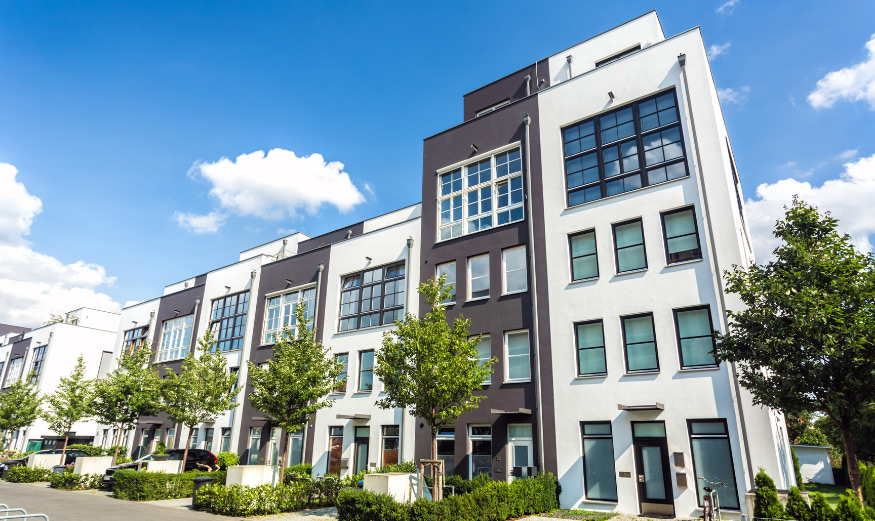 Rangée d’immeubles neufs