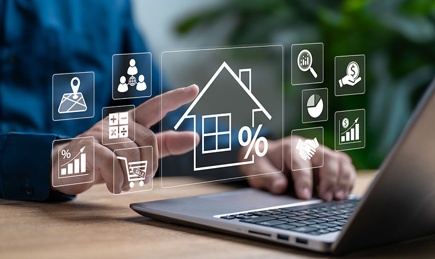 Simulation des frais d’agence immobilière pour la vente d’un bien via un ordinateur portable.