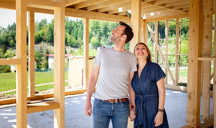 couple voulant faire construire leur maison sereinement