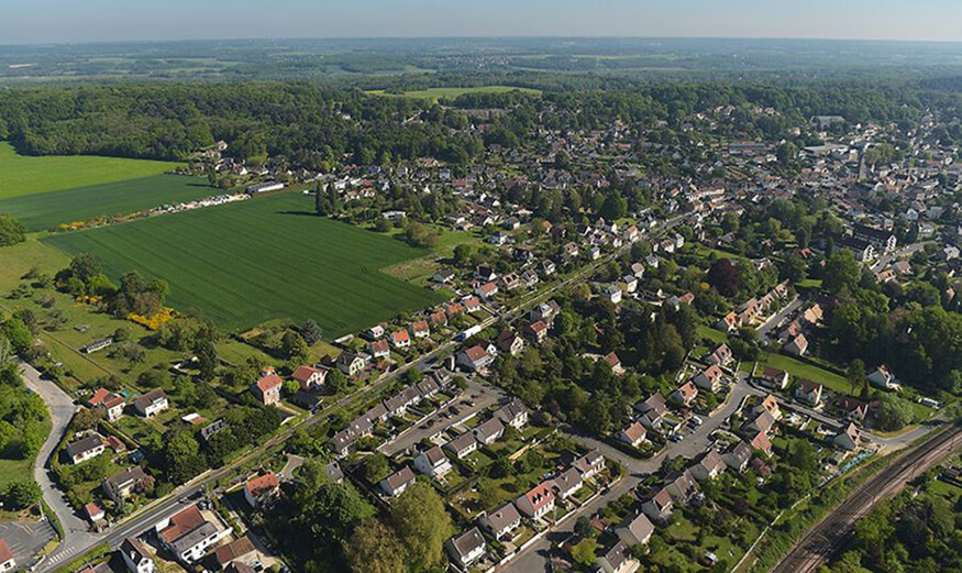 Vue aérienne du projet d’écoquartier 'Les Prairies de la Juinière' à Saint-Chéron (91).